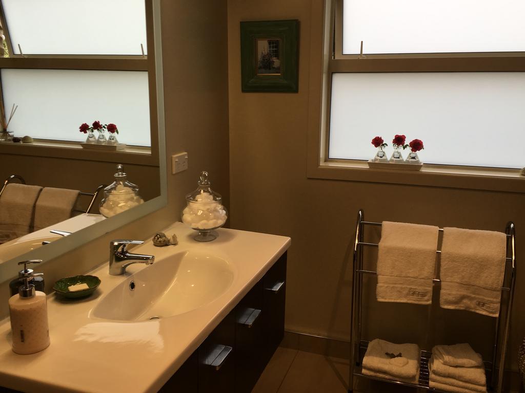 Clyde13 Bed & Breakfast Bagian luar foto